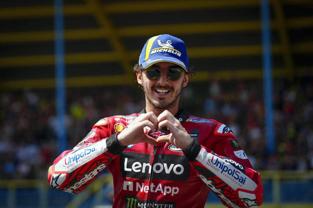 Pecco Bagnaia tiene motivos para estar enamorado de Ducati, y Ducati de Pecco Bagnaia