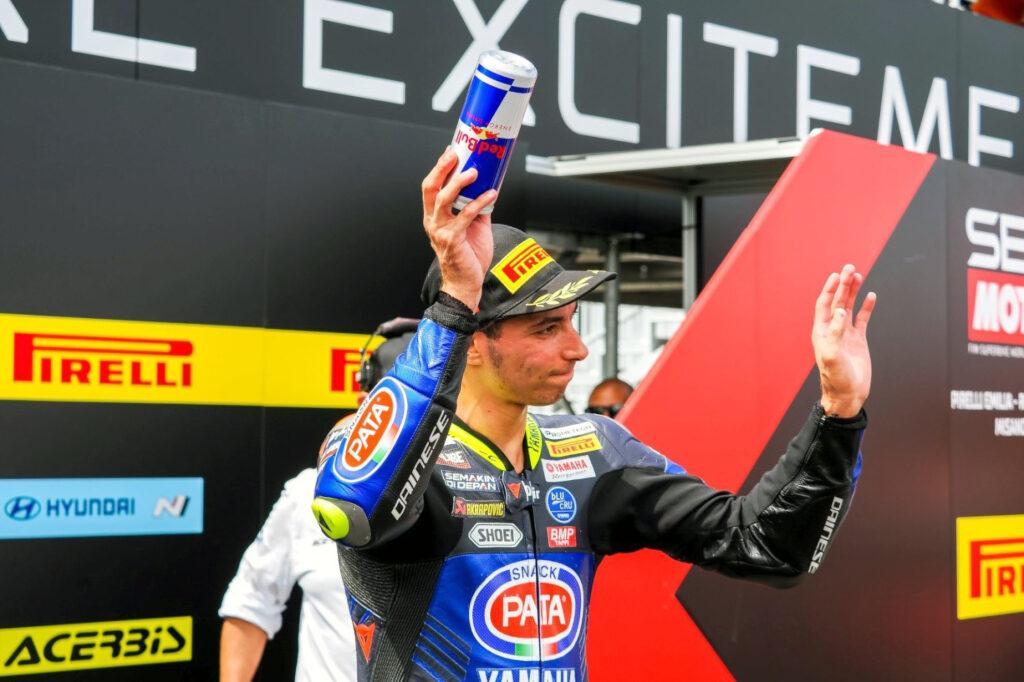 Toprak Razgatlioglu se mostró enfadado por perder la oportunidad más clara de victoria por bandera roja en la carrera Superpole.