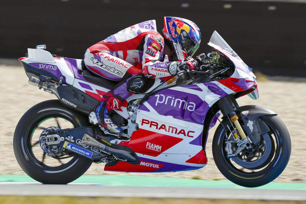 Martín en acción en la pista