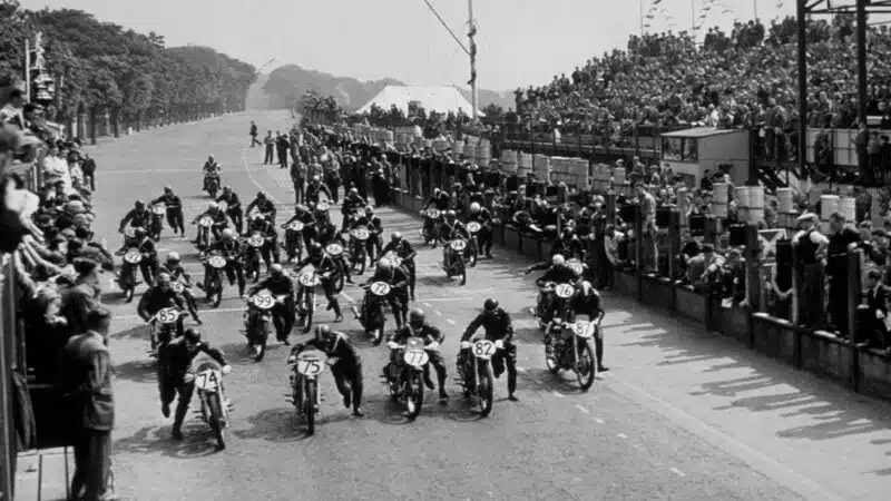 Foto parrilla salida primera carrera campeonato del mundo 1949