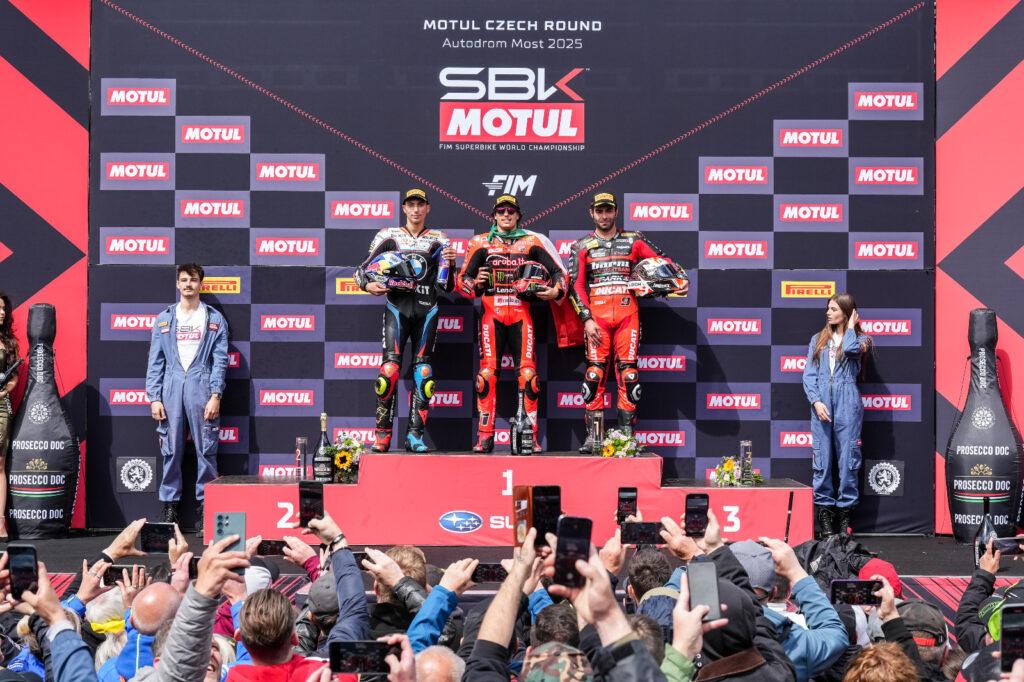 Fotografía WorldSBK Most 2025 Podio Nicolo Bulega