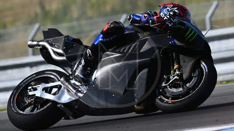 Fotografía de la nueva Yamaha V4 Test 2025