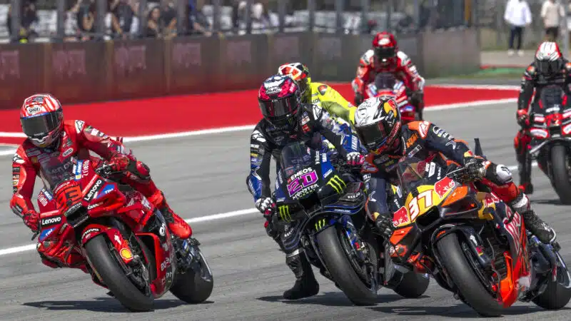 El magnífico Quartararo luchando con Marc Márquez y Pedro Acosta. Foto: Yamaha